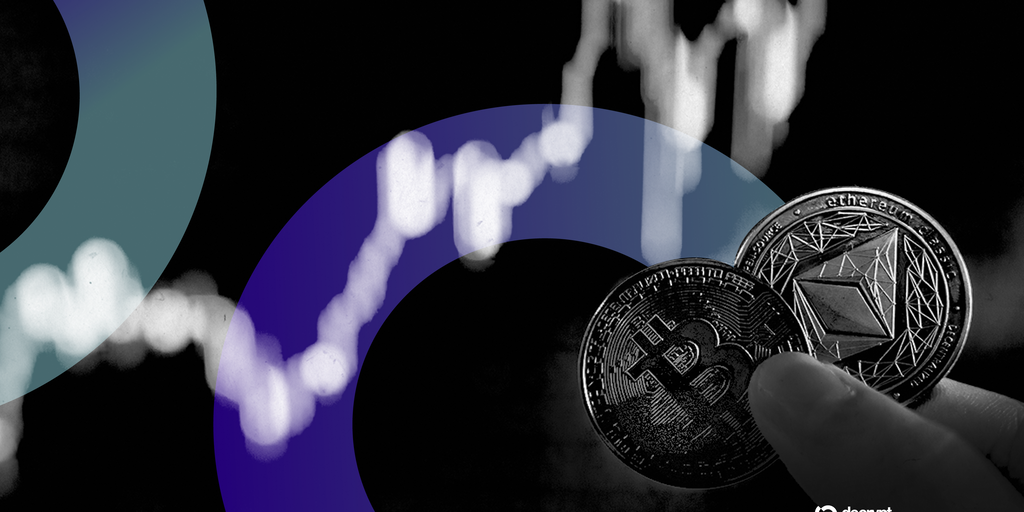 „Bitcoin“ atkovotas kamuolys kaip rinkų kaina „trumpalaikiame“ Irano konflikte