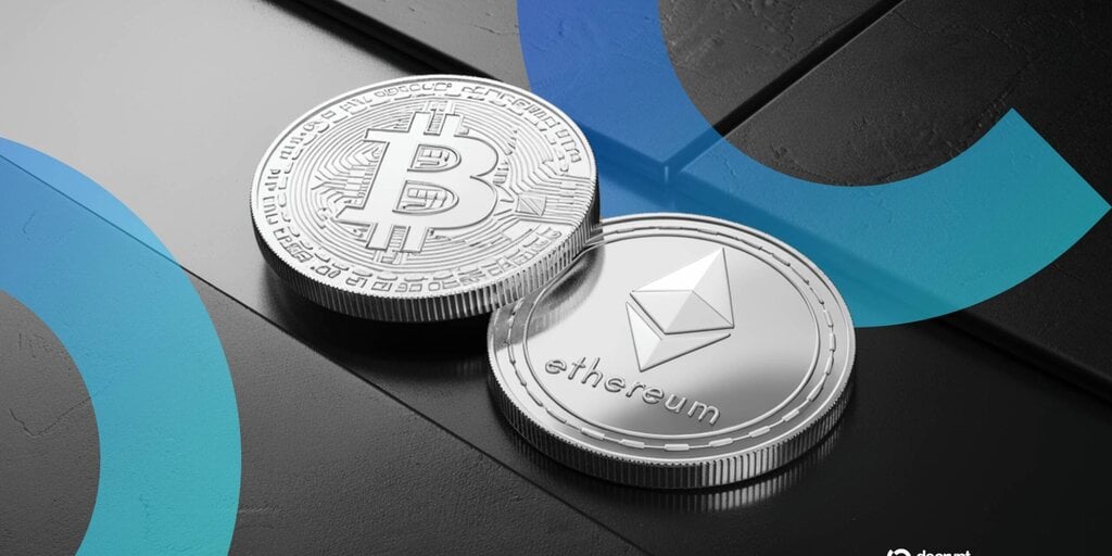 „Bitcoin“ ir „Ethereum“ ETF liepą užfiksuoja rekordinius 11,2 milijardo dolerių