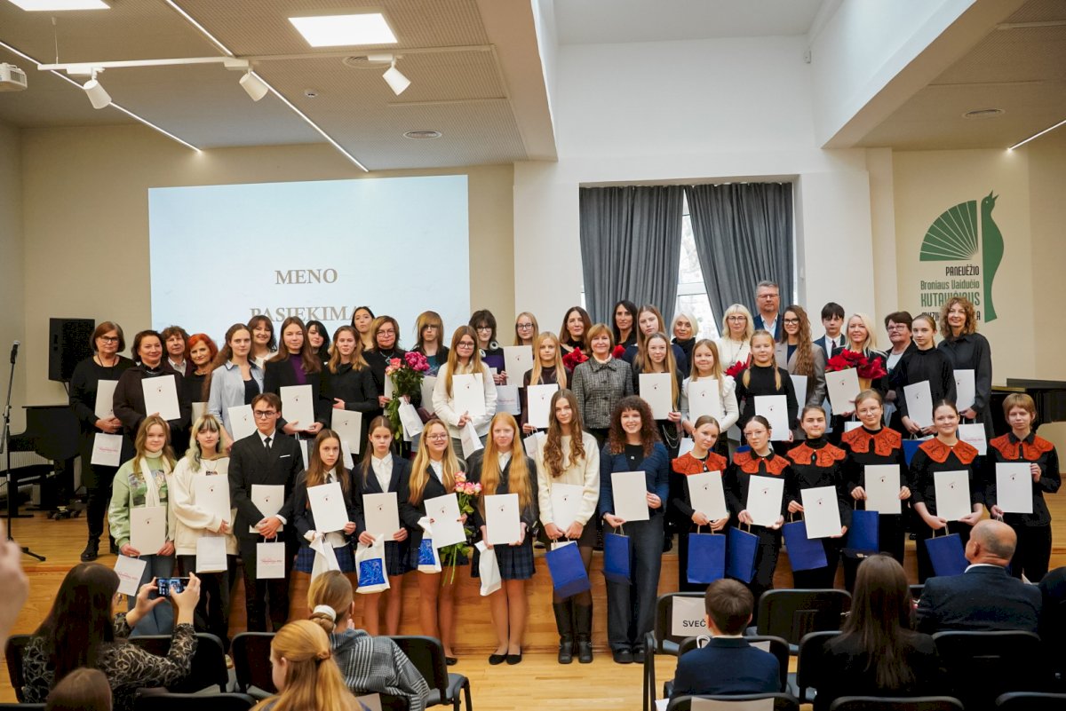 Pasveikinti gabiausi Panevėžio mokiniai ir jų mokytojai