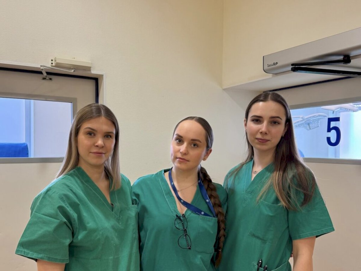 Trys jaunos slaugytojos patirties semiasi iš operacinės profesionalių